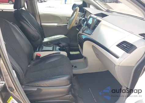 2012 Toyota Sienna Se 8 Passenger z USA, uszkodzony, nr VIN 5TDXK3DC8CS248769